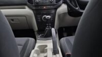  Mahindra XUV300 W6