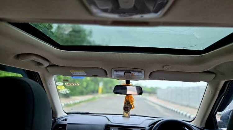 Mahindra XUV300 W6
